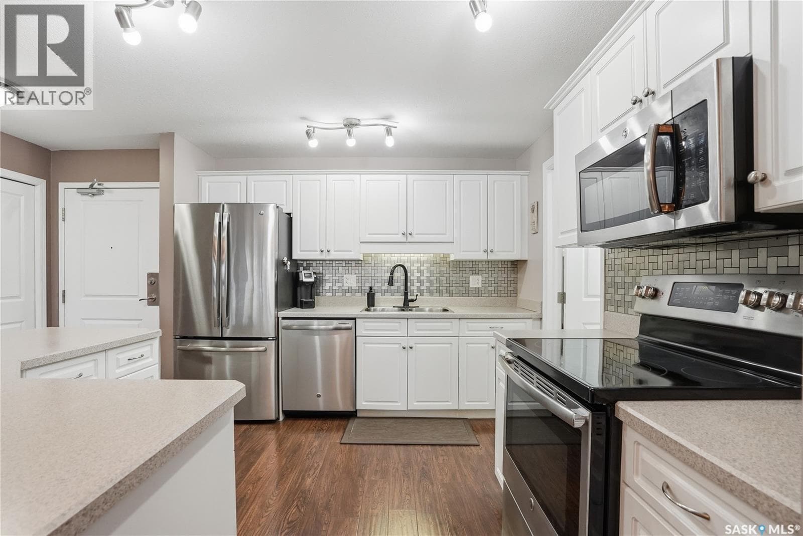 504 2221 Adelaide STREET — photo 2