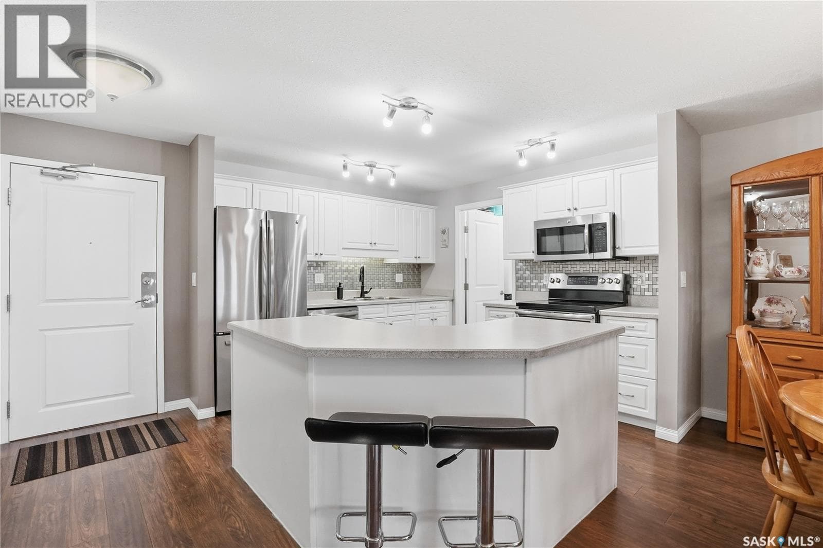504 2221 Adelaide STREET — photo 4