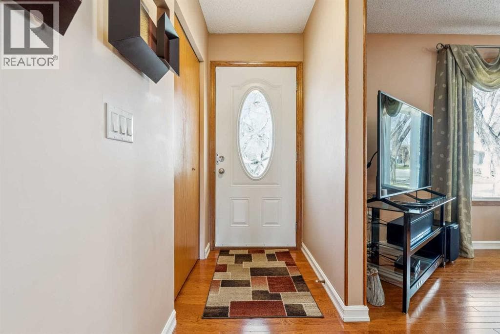 320 Whiteview Road NE — photo 3