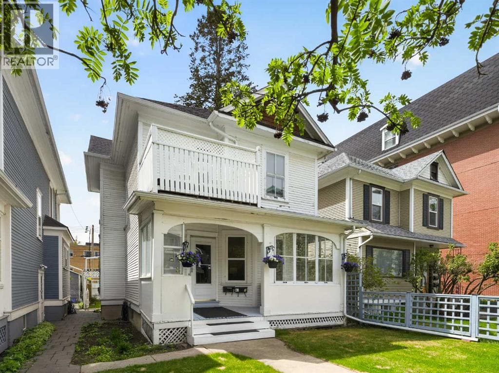 317 21 Avenue SW — photo 2
