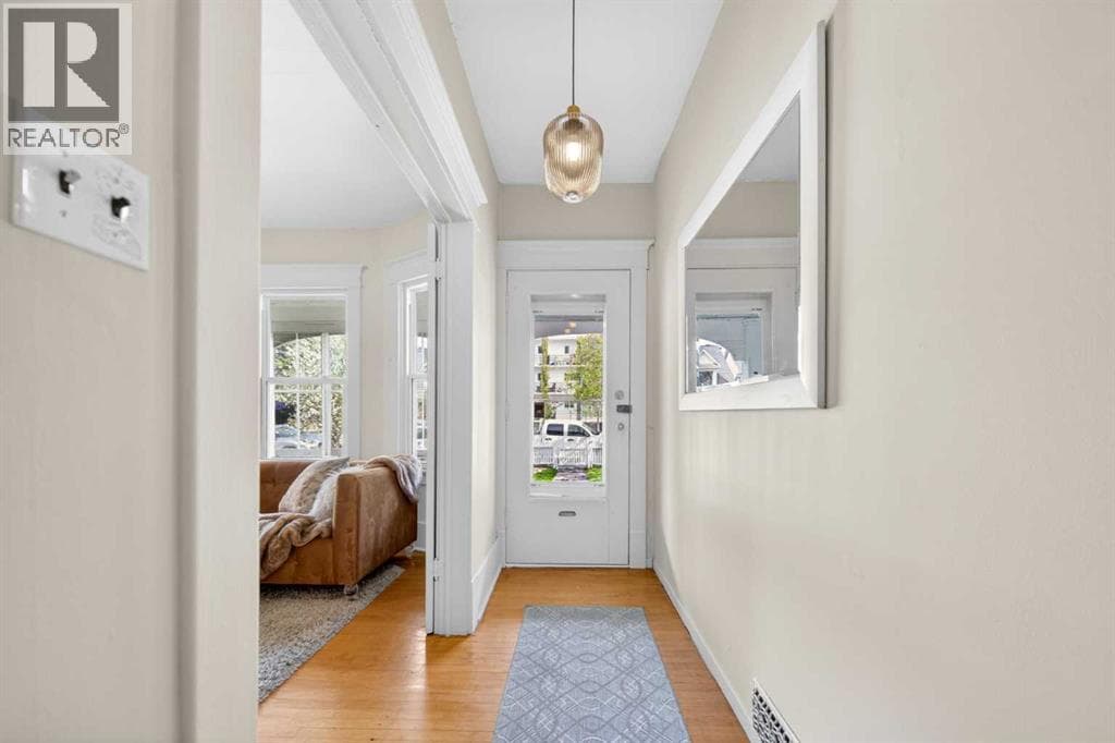 317 21 Avenue SW — photo 5