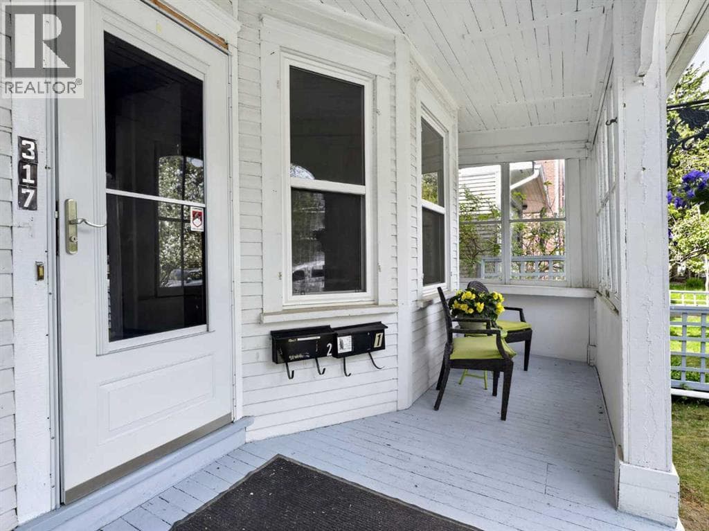 317 21 Avenue SW — photo 4