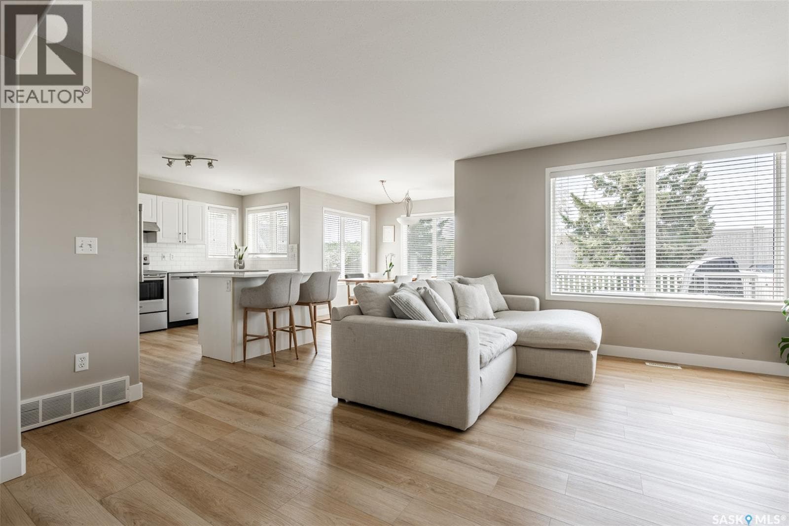 451 Buckwold COVE — photo 3