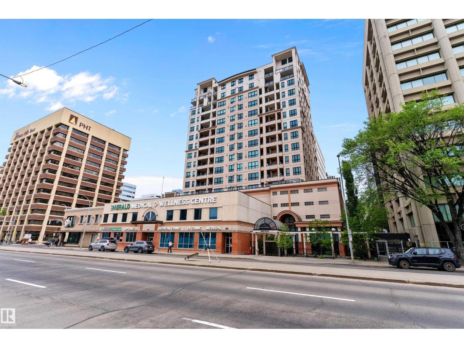 #902 9939 109 ST NW