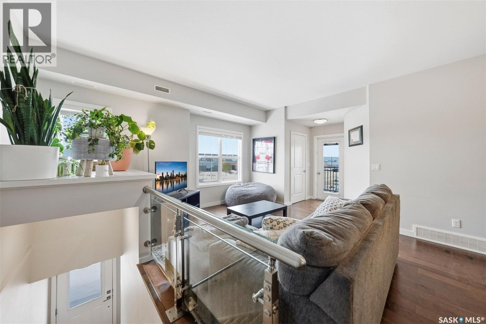 103 1120 Hampton CIRCLE — photo 4