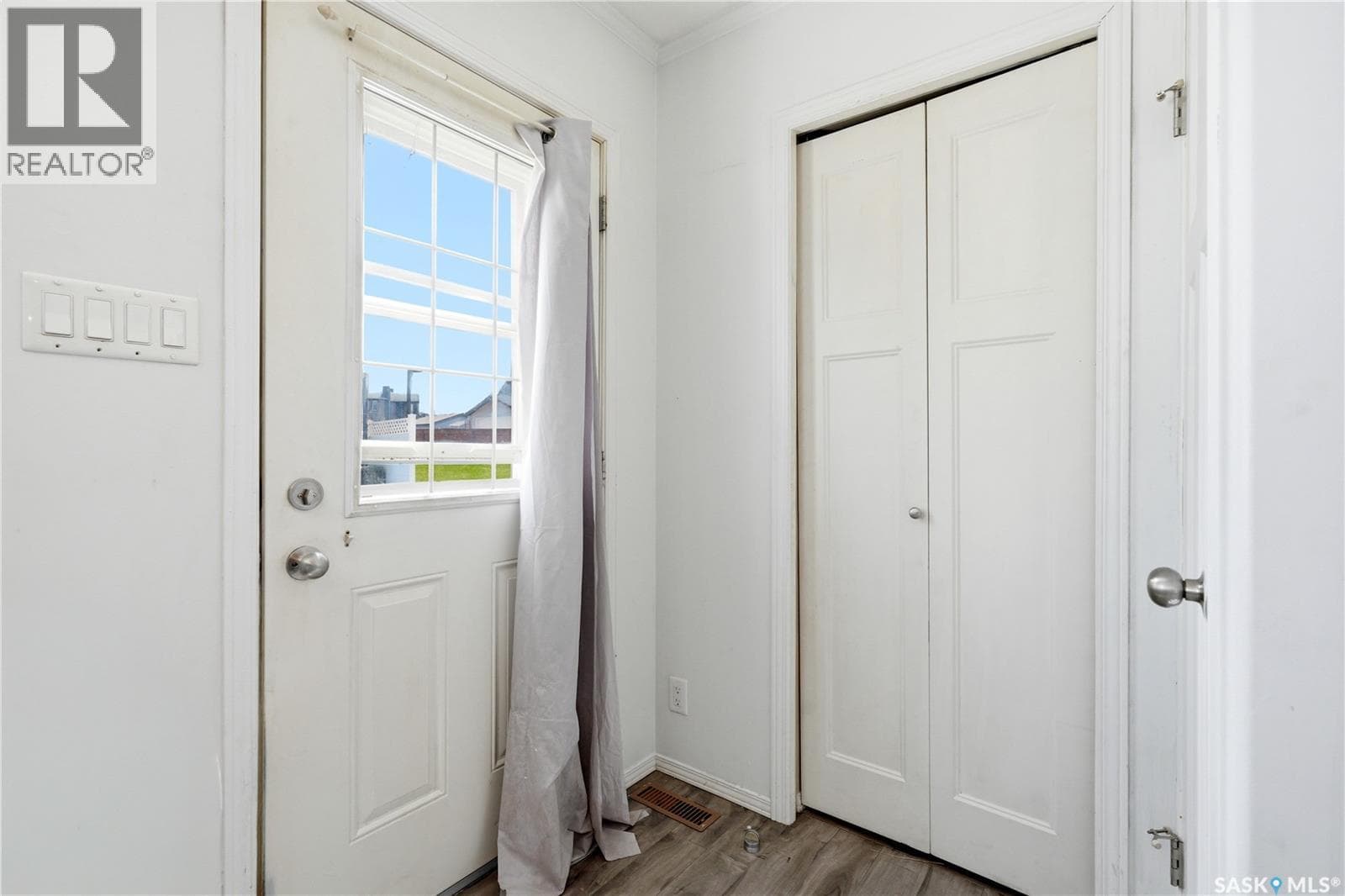 705 1022 Hampton CIRCLE — photo 3