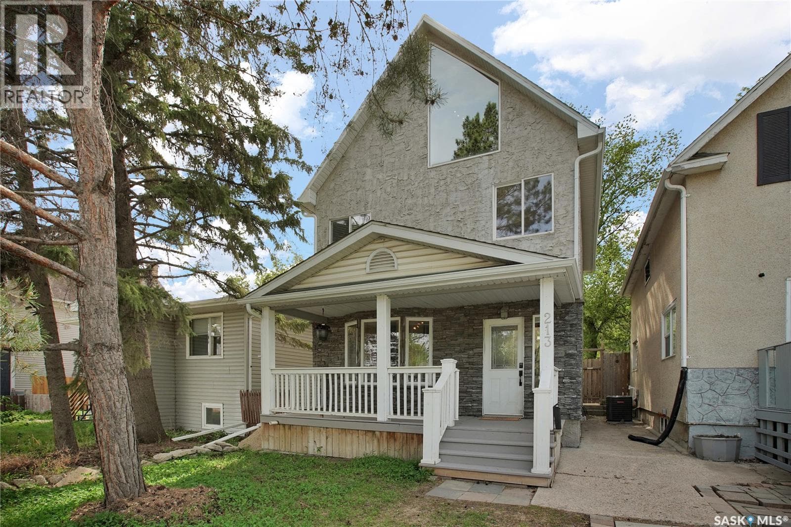 213 H AVENUE N