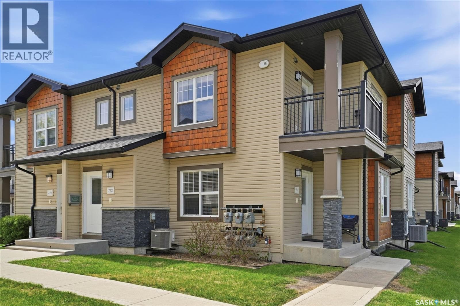 712 1015 Patrick CRESCENT — photo 2