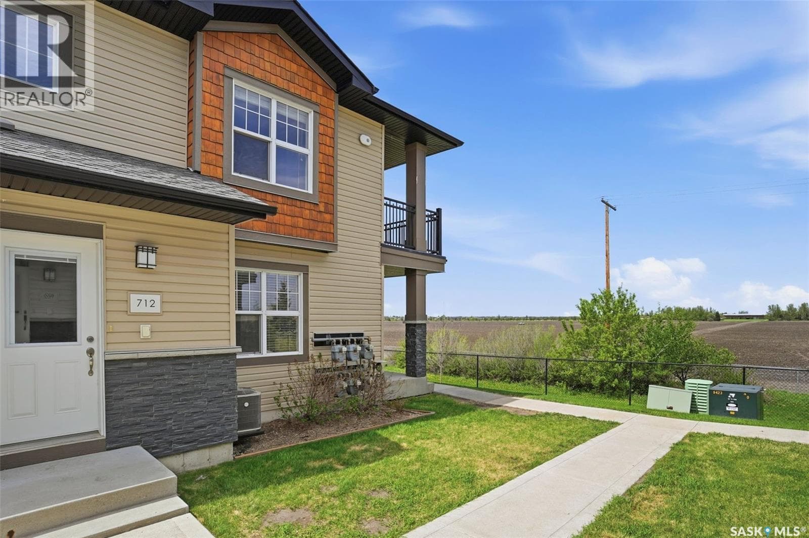 712 1015 Patrick CRESCENT — photo 3
