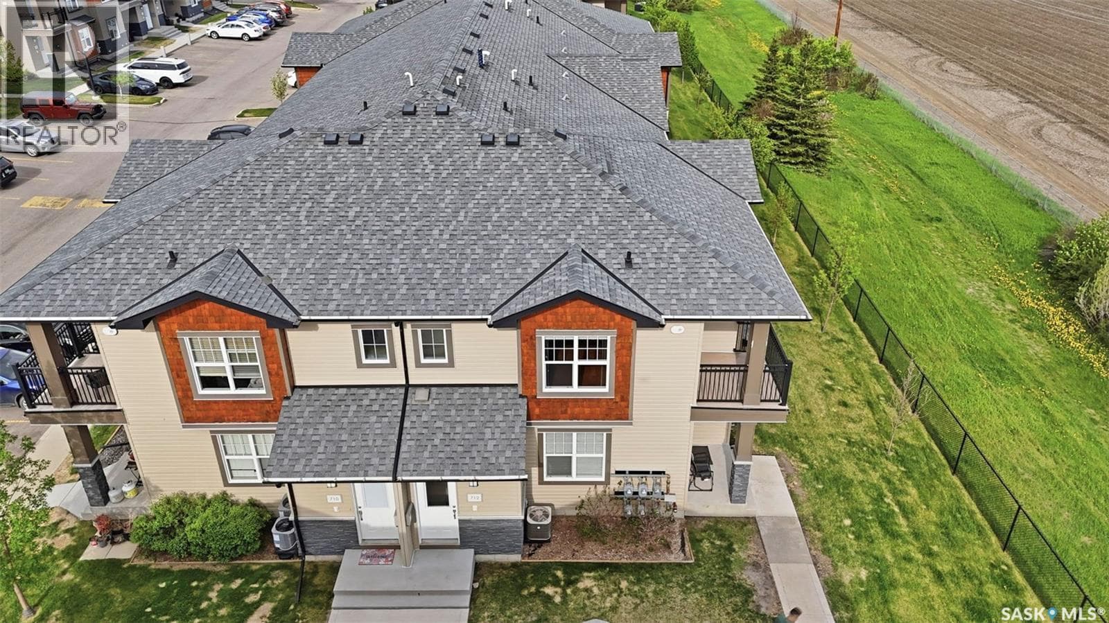 712 1015 Patrick CRESCENT — photo 4