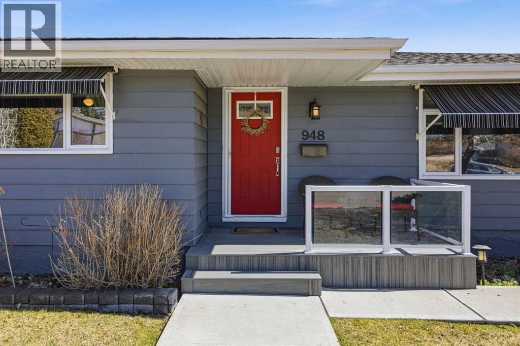 948 Canaveral Crescent SW — photo 2