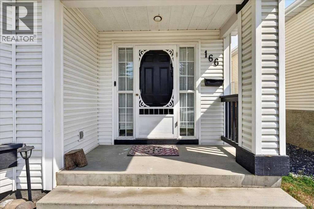 166 Mt Lorette Close SE — photo 5