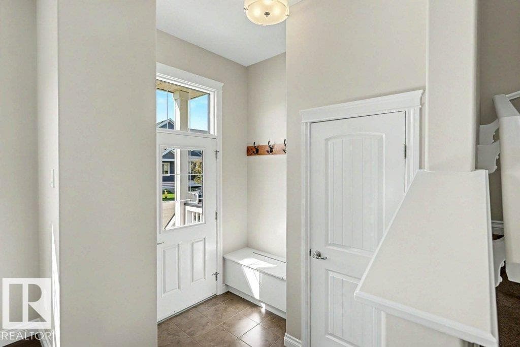 2 SIMMONDS PL — photo 5