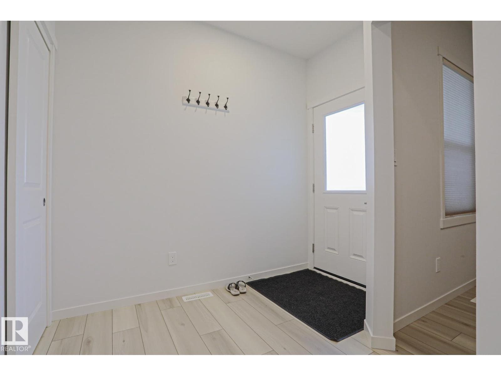 28 ROSEWOOD WY — photo 2