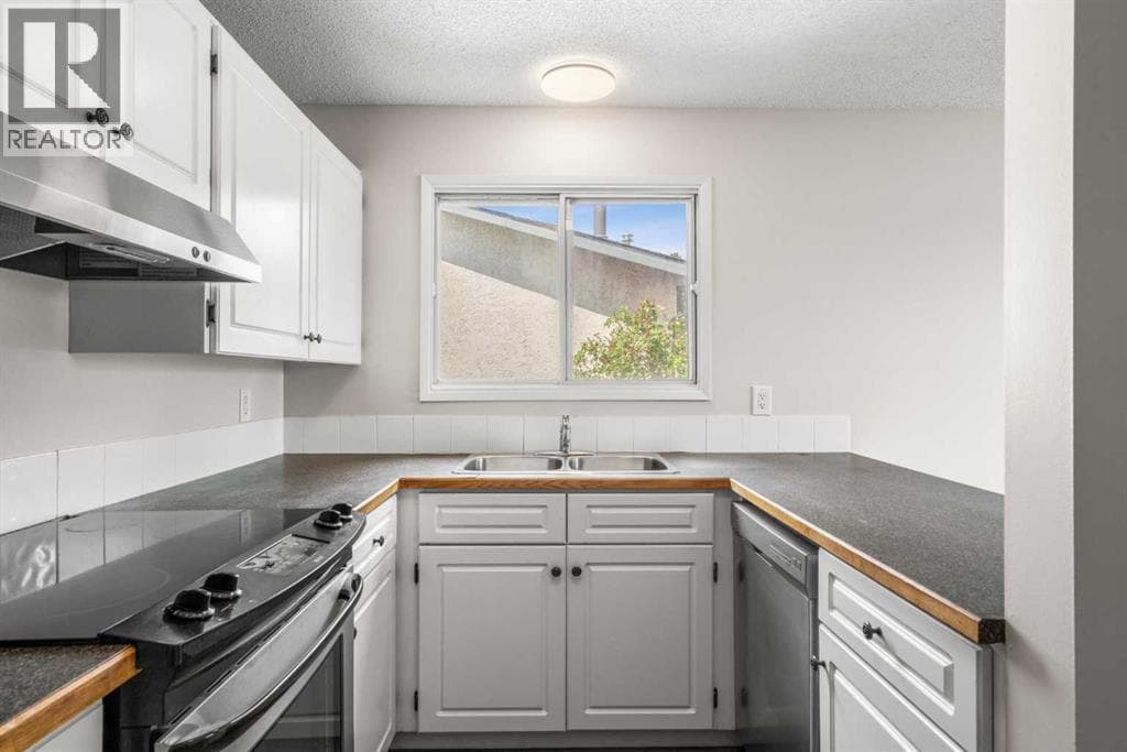 124 Bergen Crescent NW — photo 5