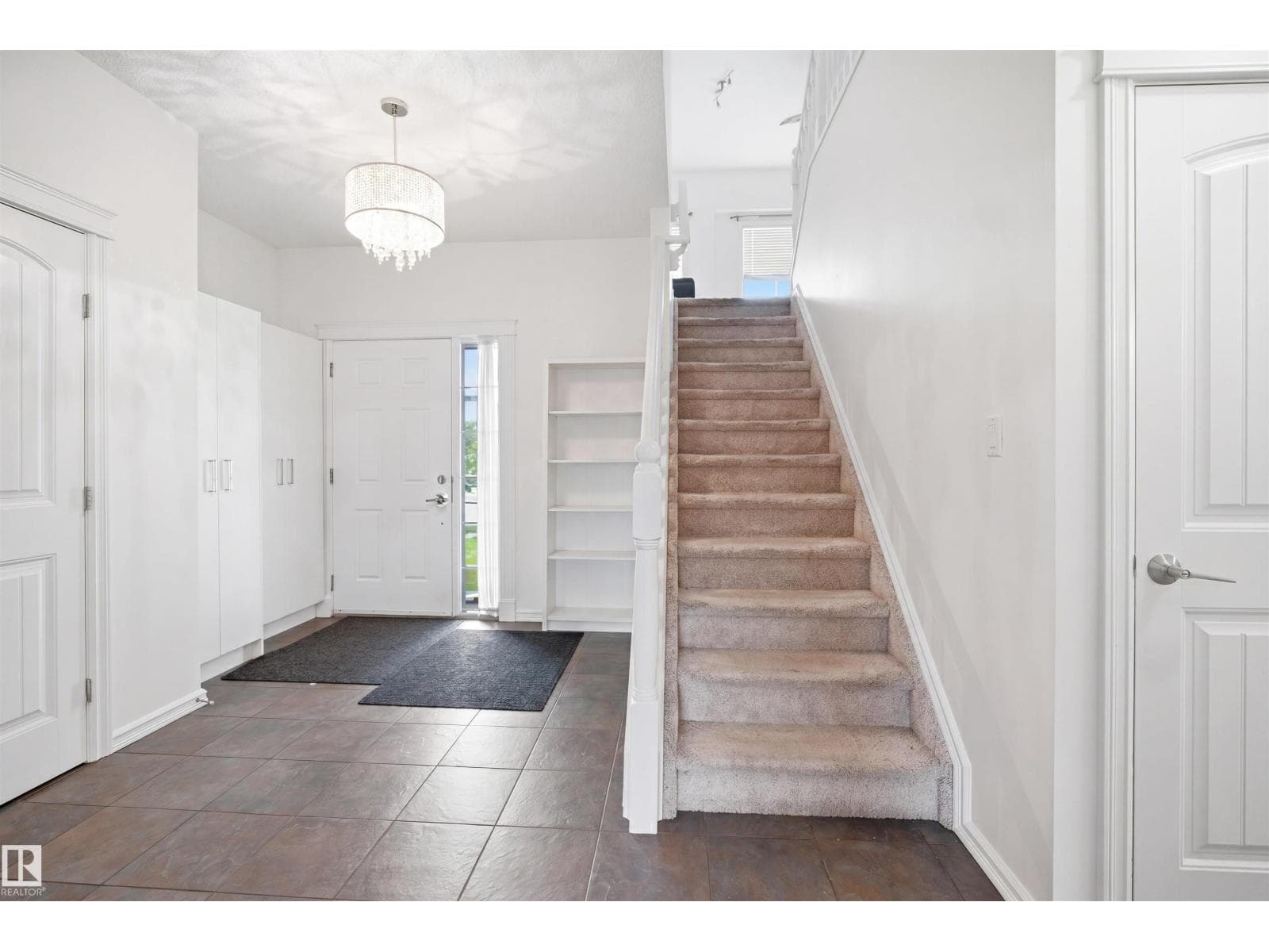 1523 36 AV NW — photo 4
