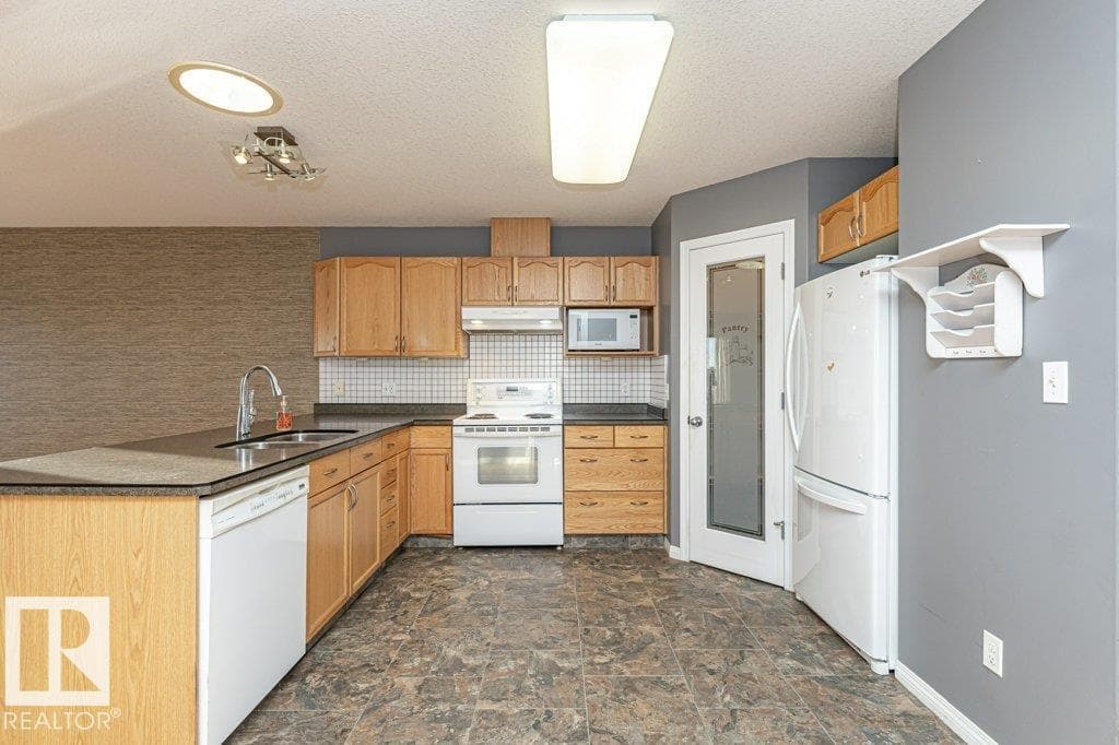 #53 8602 SOUTHFORT DR — photo 5
