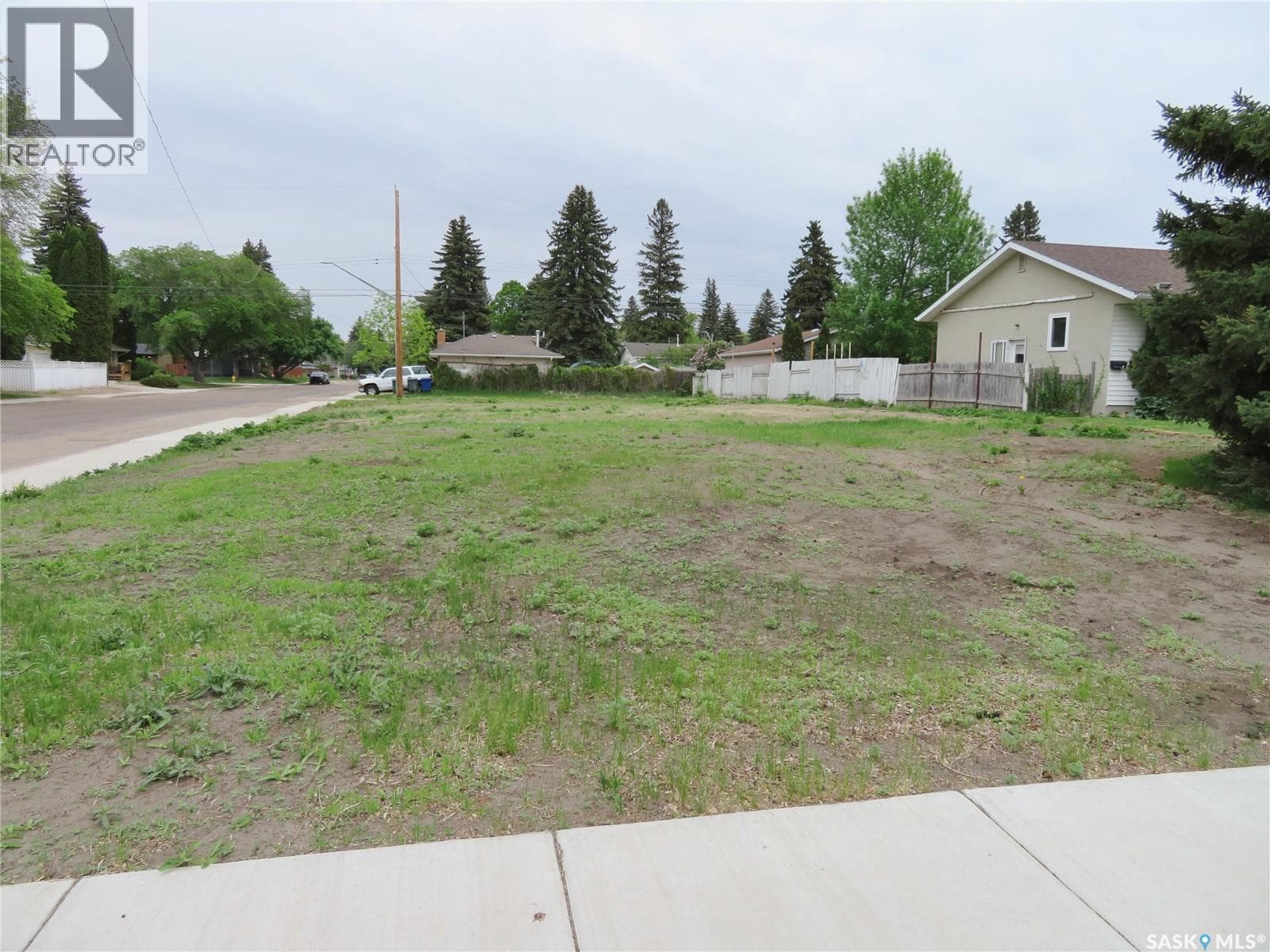 2301 McKinnon AVENUE S — photo 2