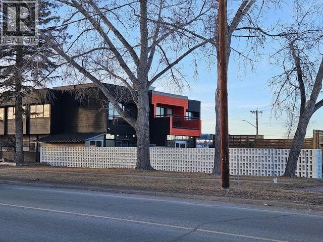 340 50 Avenue SE — photo 3