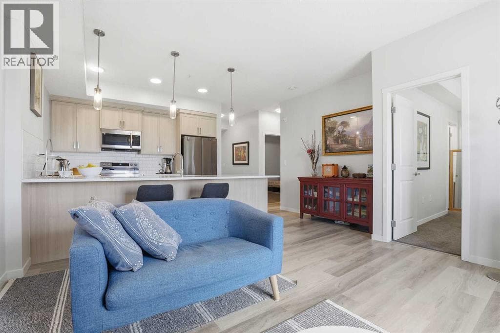 3420, 33 Carringham Gate NW — photo 5