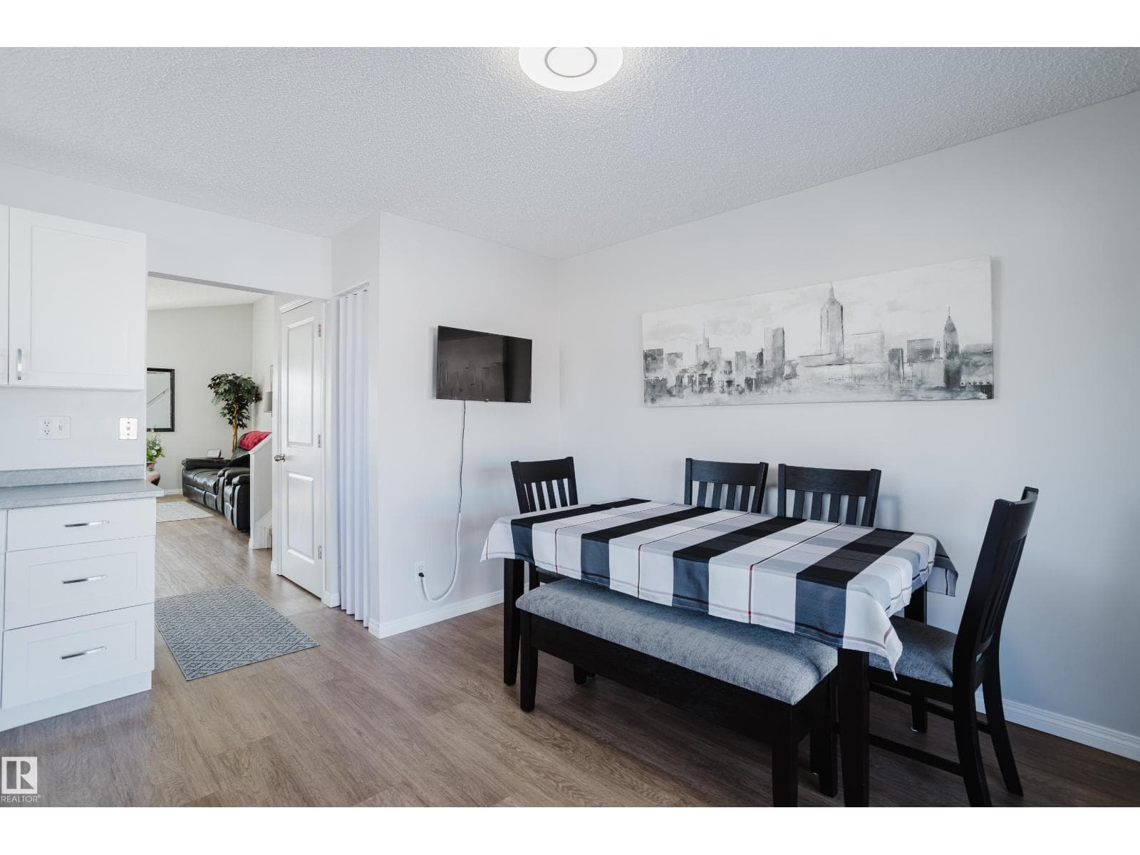 6 KINISKI CR NW — photo 4