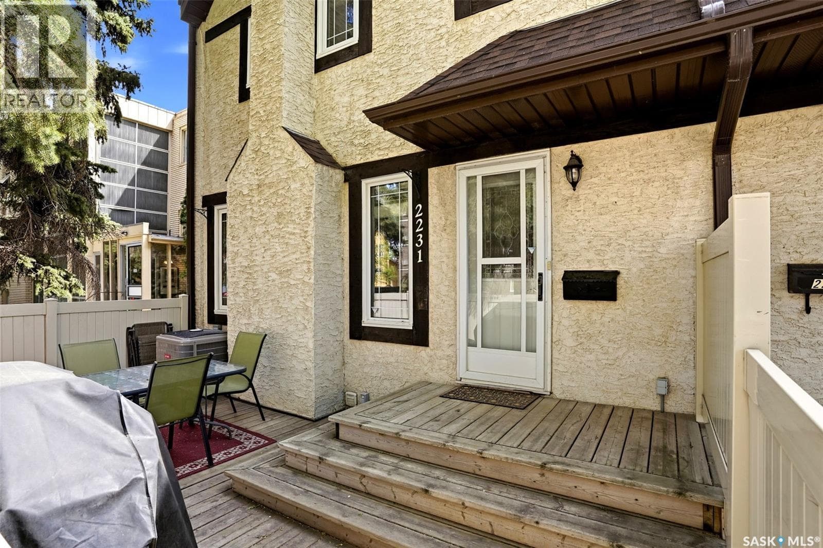 2231 McIntyre STREET — photo 2