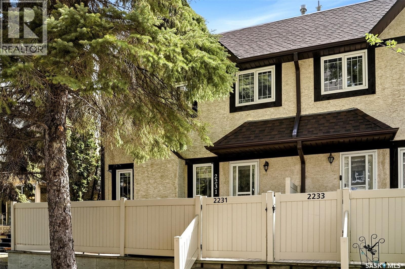 2231 McIntyre STREET — photo 3
