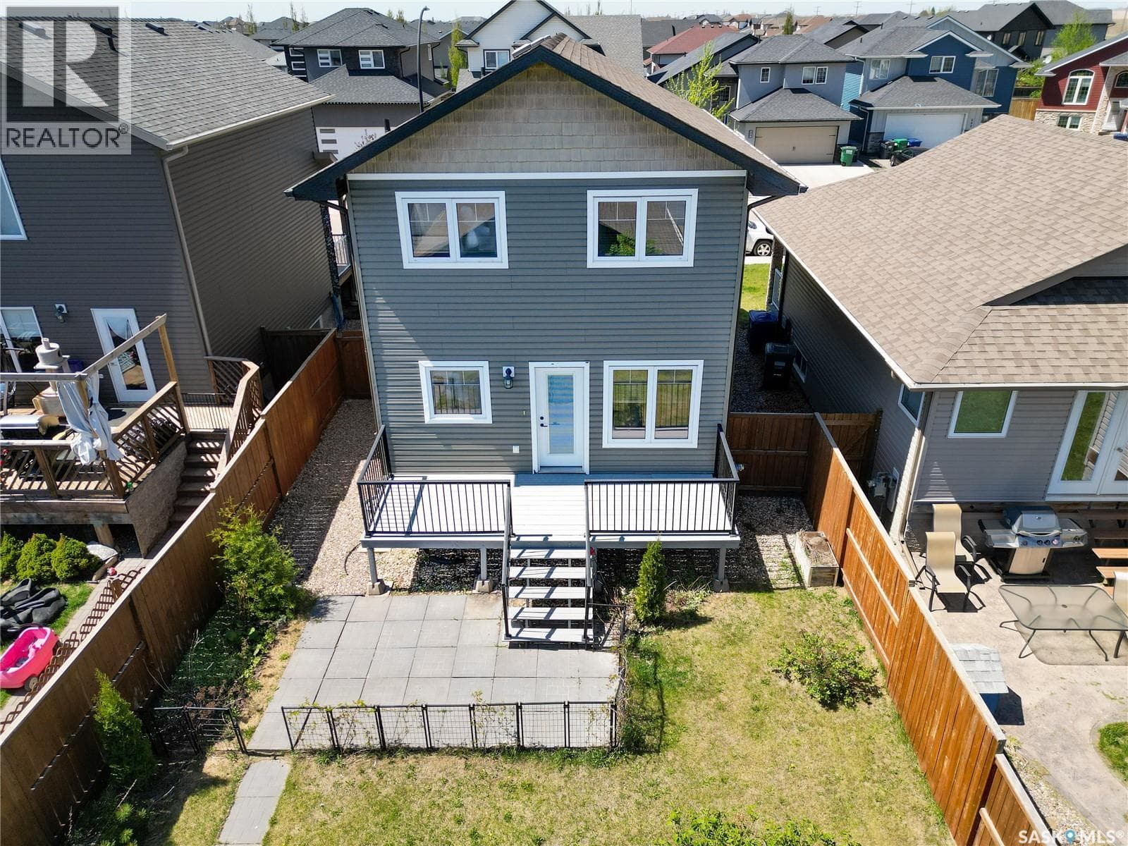242 Geary CRESCENT — photo 2