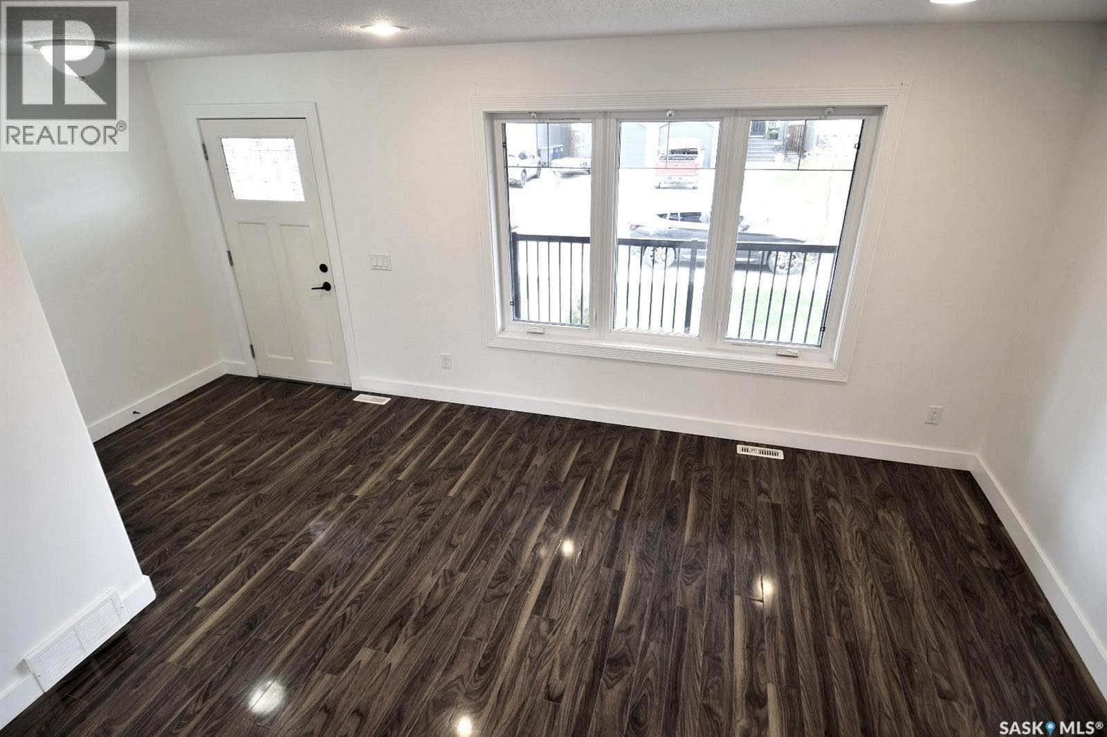 242 Geary CRESCENT — photo 3