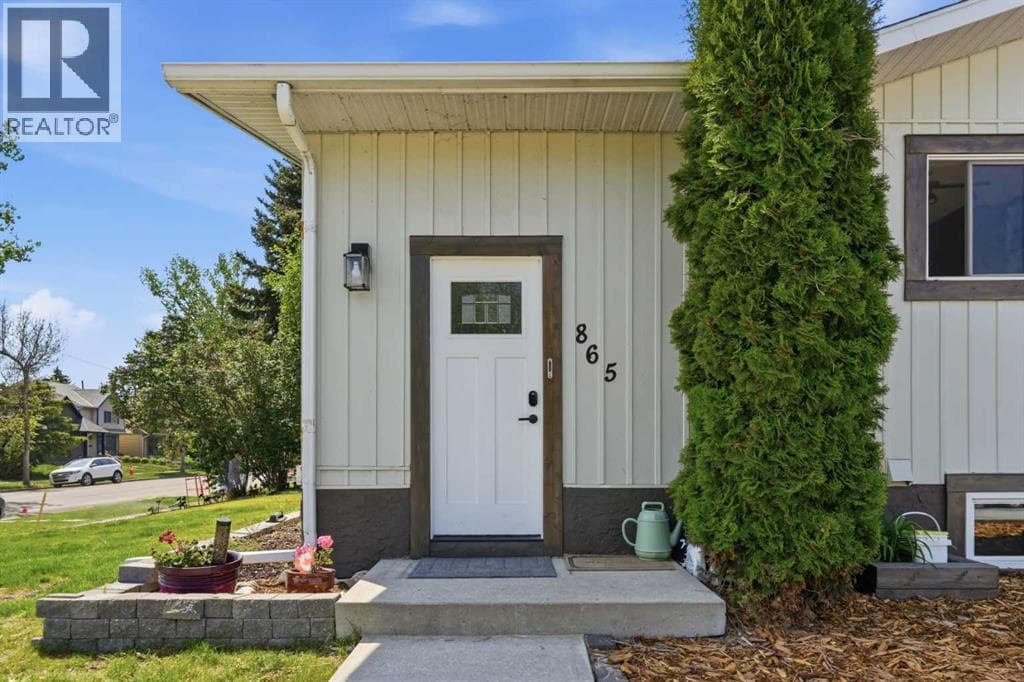 865 Queensland Drive SE — photo 3