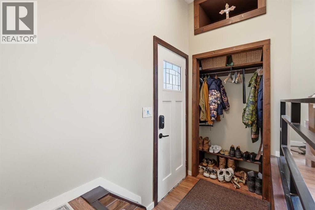 865 Queensland Drive SE — photo 4