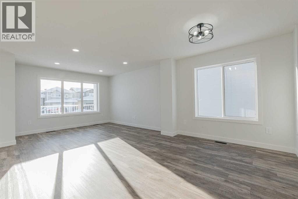 8558 72 Avenue — photo 3