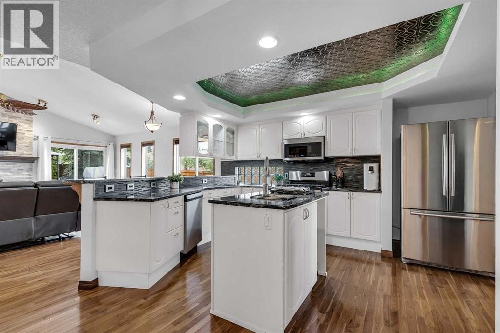 8 Mt Cascade Close SE — photo 4
