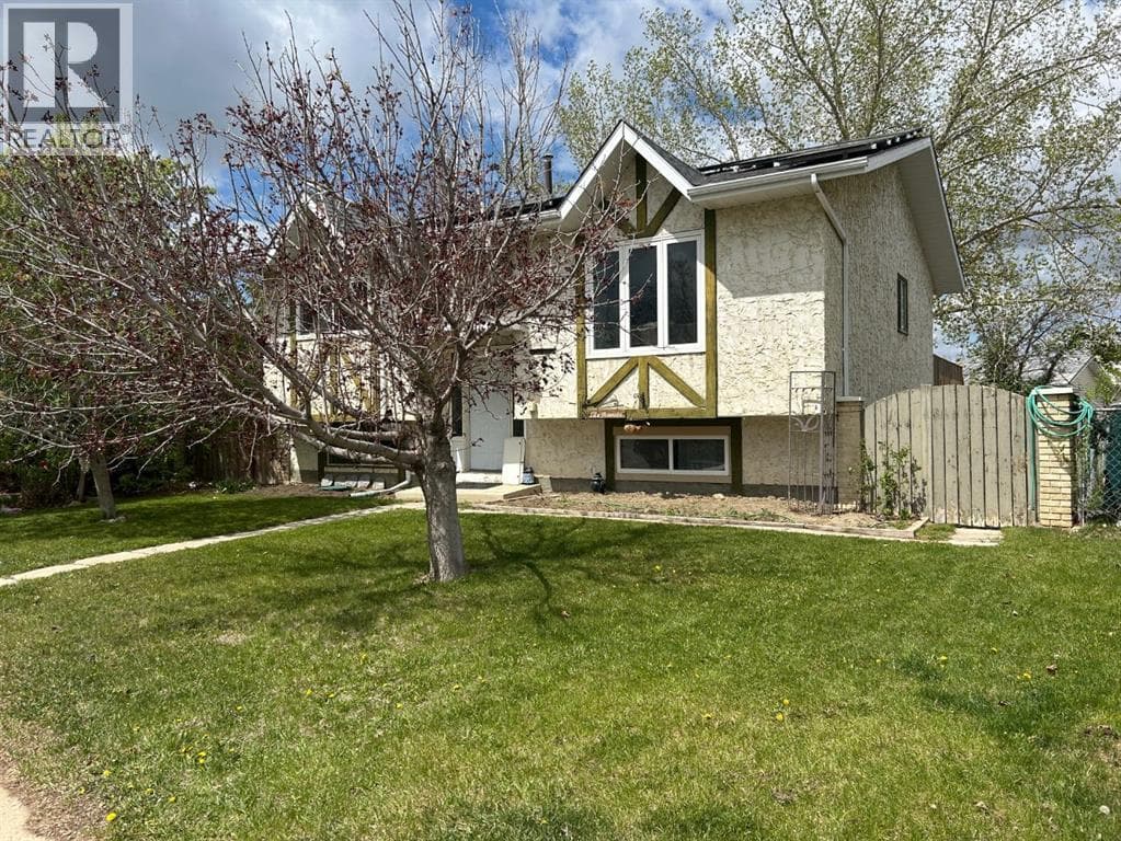 44 Wildrose Crescent W