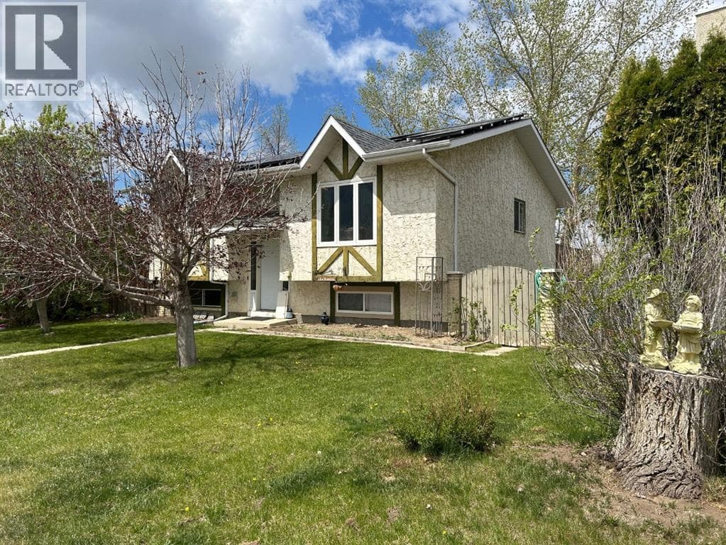 44 Wildrose Crescent W — photo 3