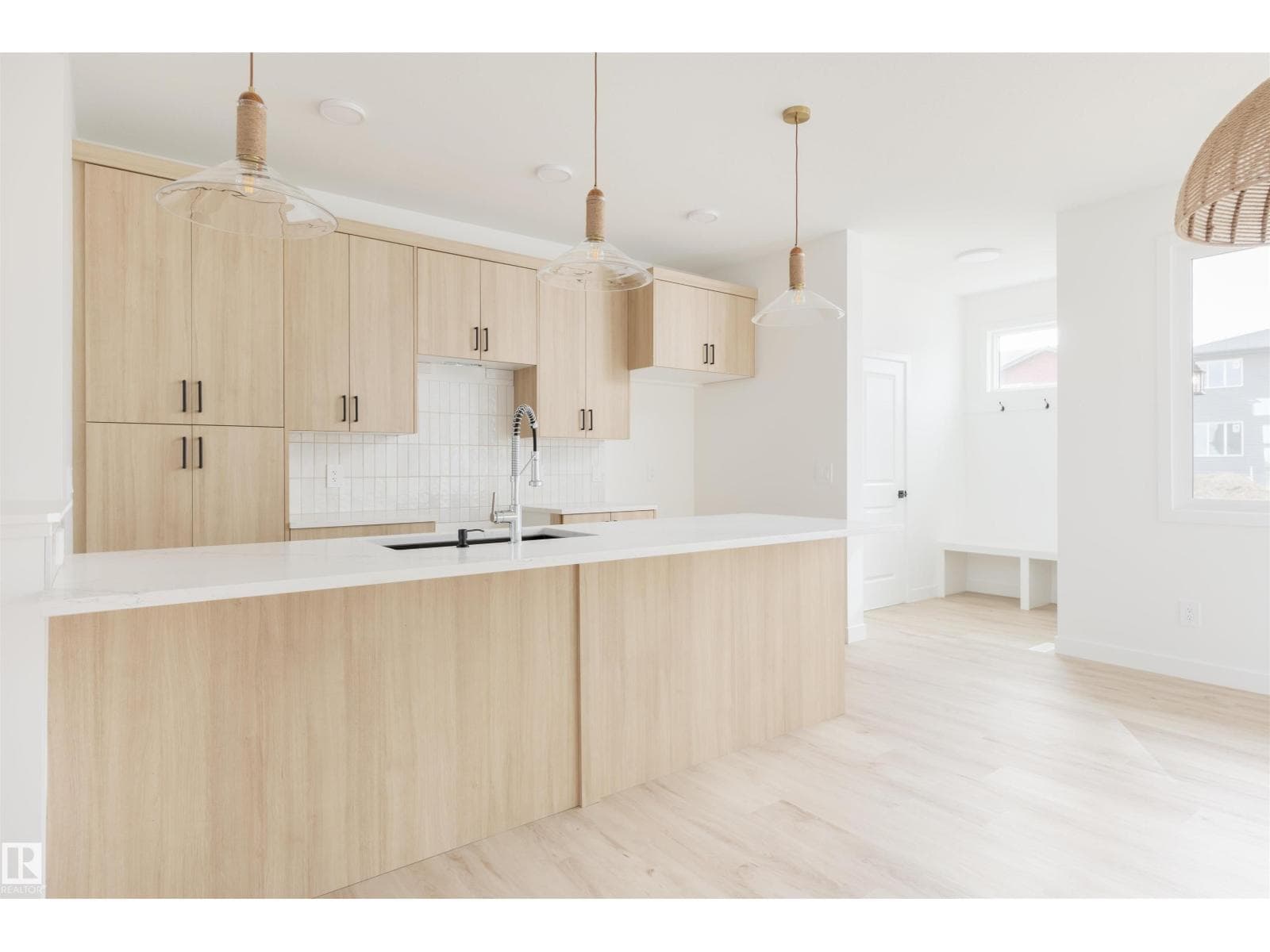 2630 62 ST SW — photo 2