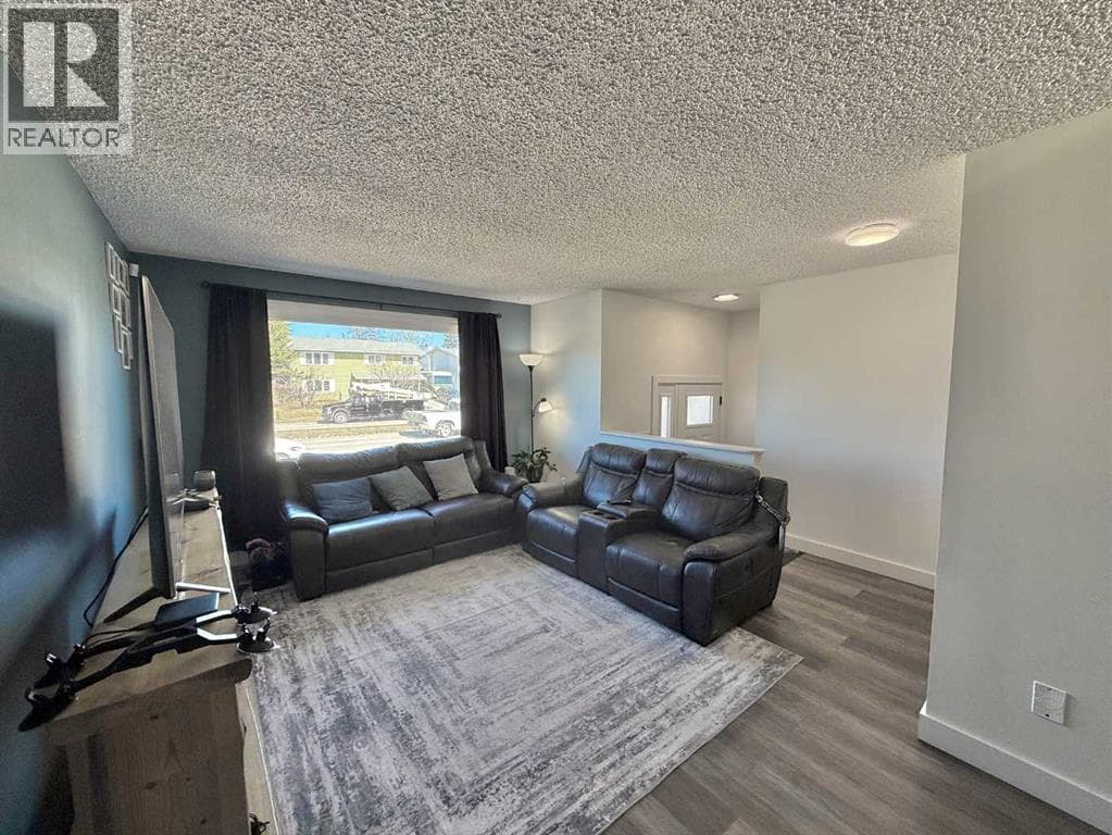 389 Mountain Street — photo 3