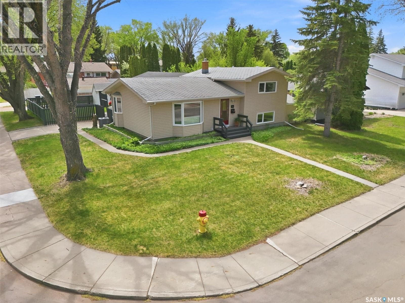 52 Potter CRESCENT — photo 2