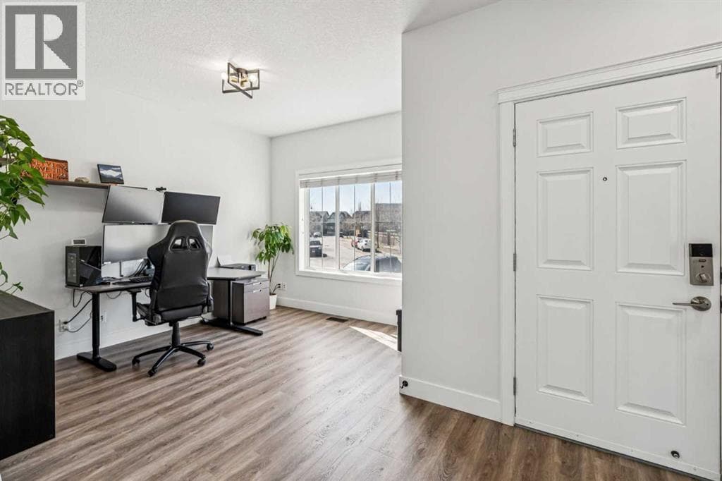 54 Elgin Meadows Green SE — photo 4