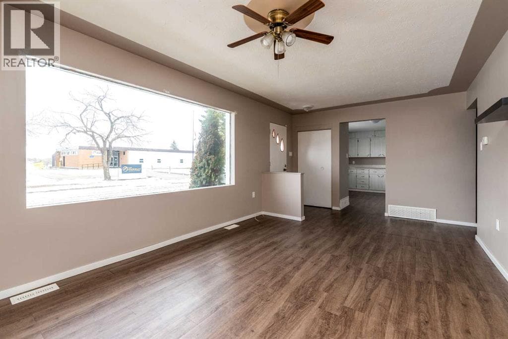 4801 42 Street — photo 3