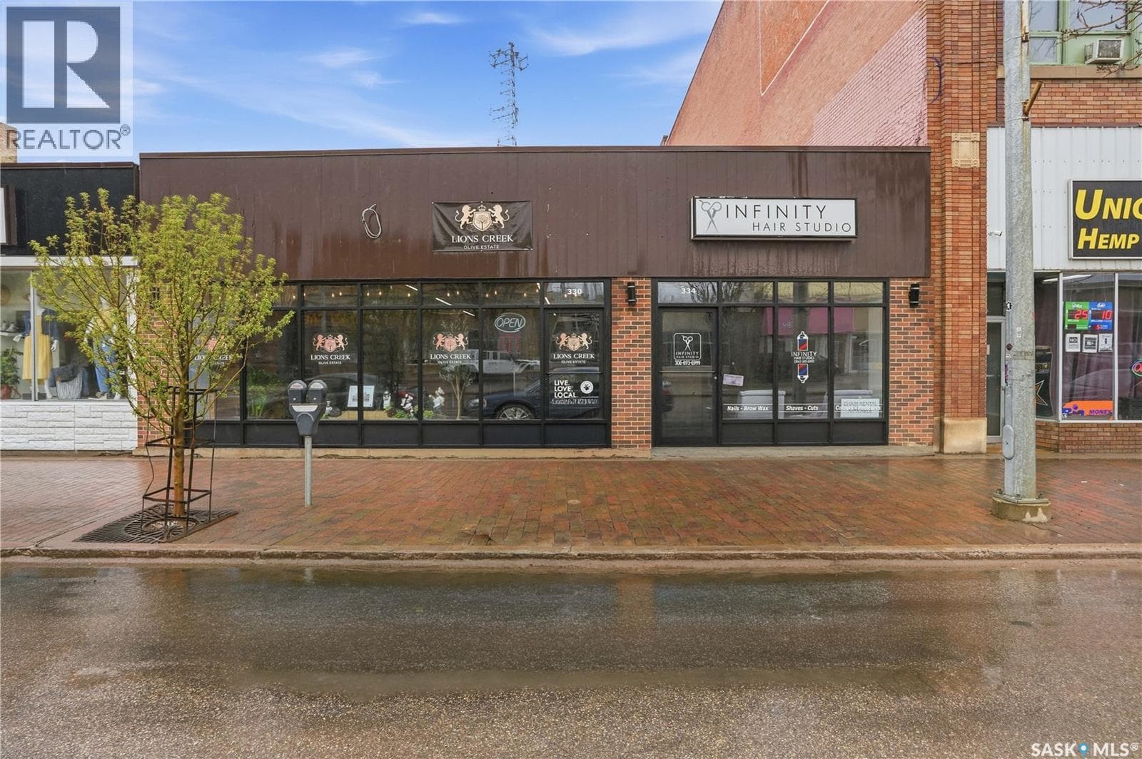 330 Main STREET N