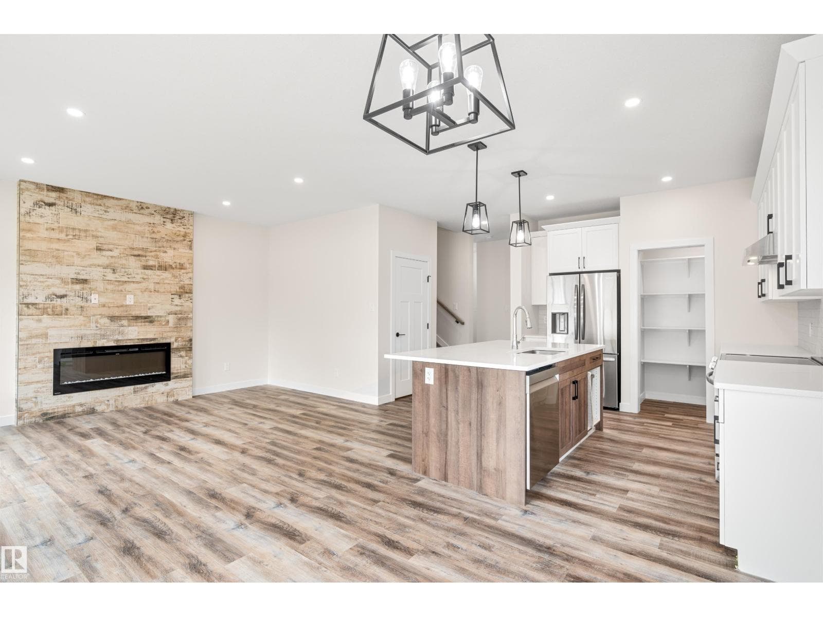 5121 53A AV — photo 3