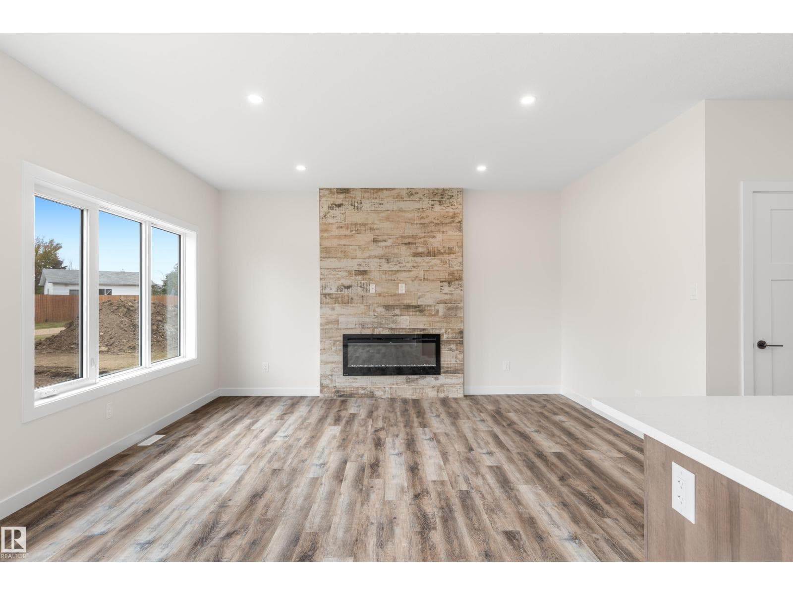 5121 53A AV — photo 4