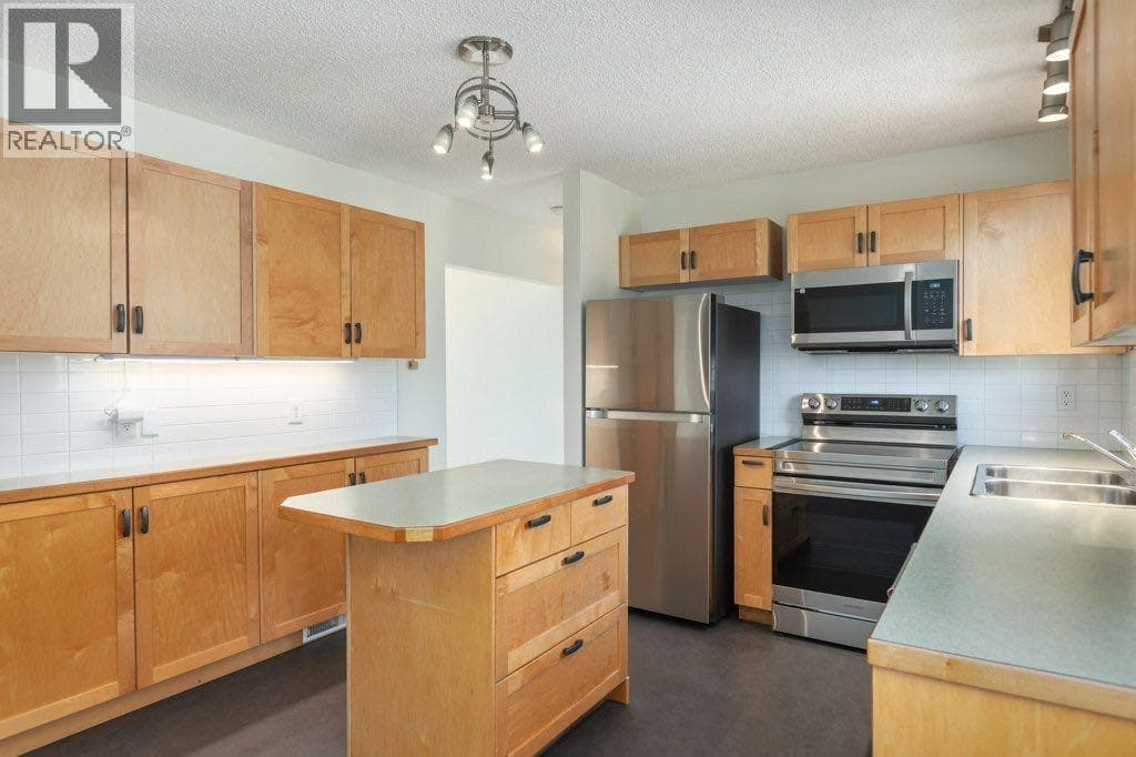 3447 Bonita Crescent NW — photo 5