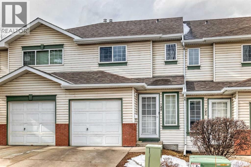 144 Country Hills Villas NW