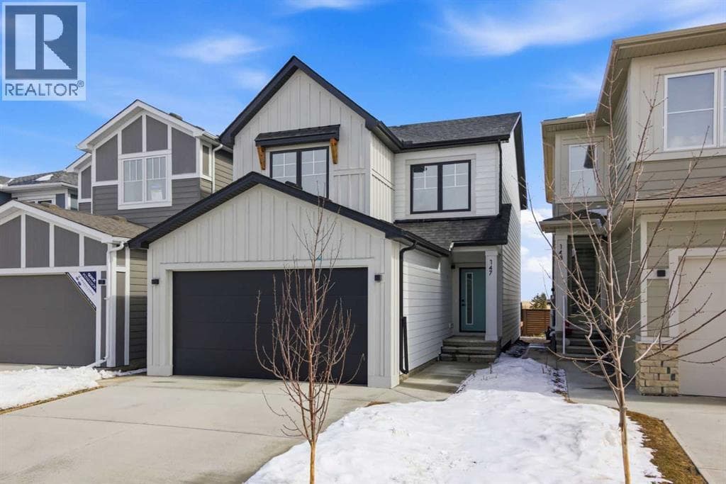 147 Belvedere Crescent SE — photo 2