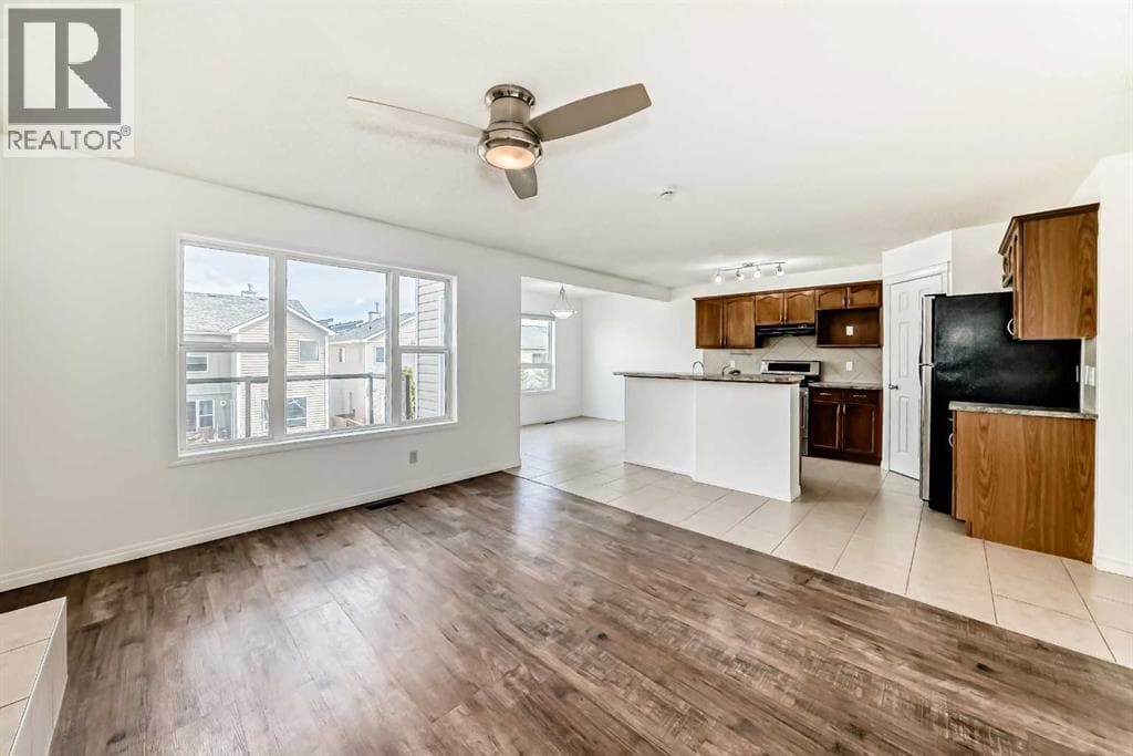 54 Royal Elm Road NW — photo 2
