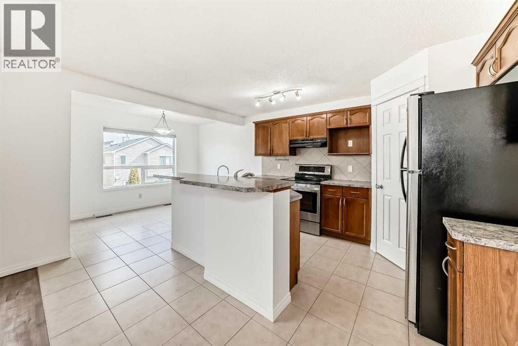 54 Royal Elm Road NW — photo 4