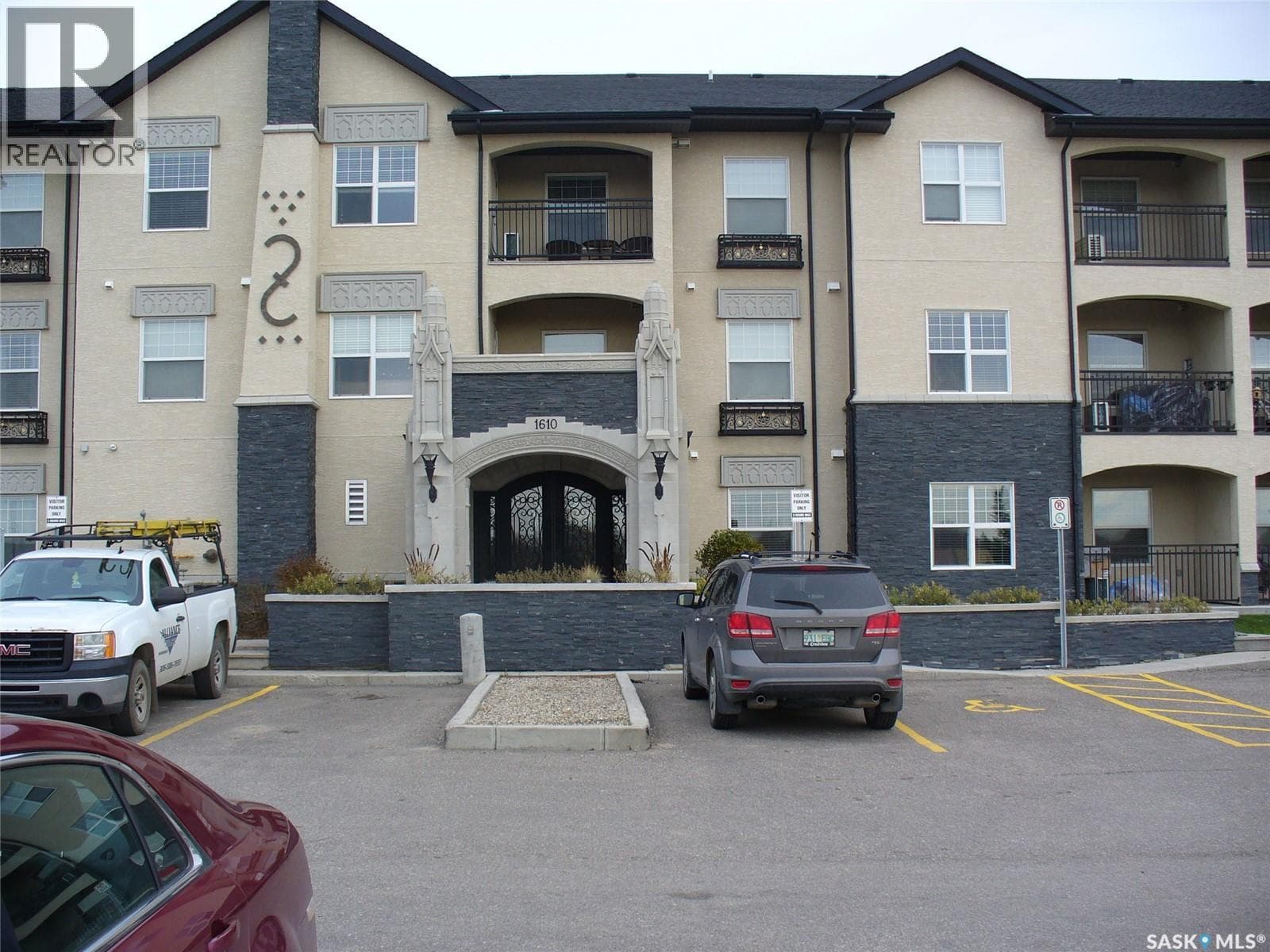210 1610 Dakota DRIVE