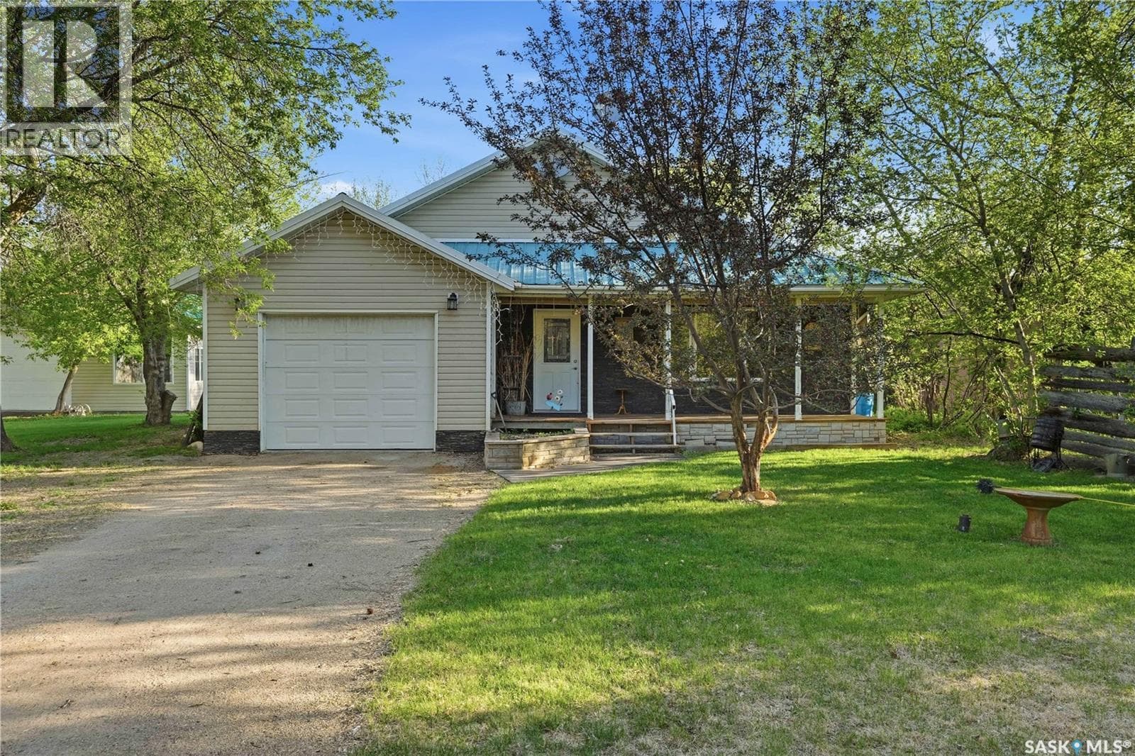 242 Woodlawn AVENUE — photo 2